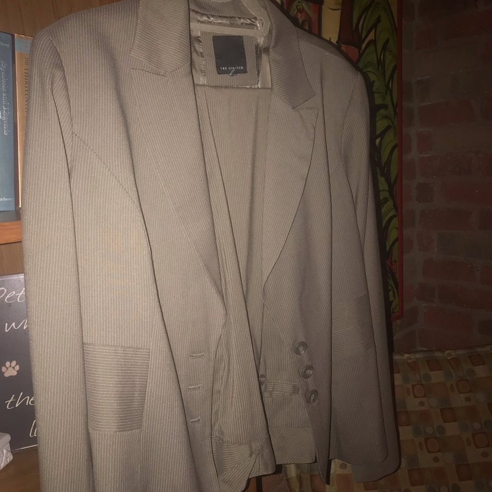 Limited pants suit